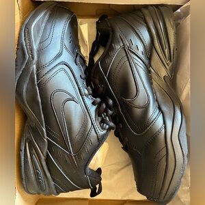 Nike Air Monarch IV (4E) Sneakers
